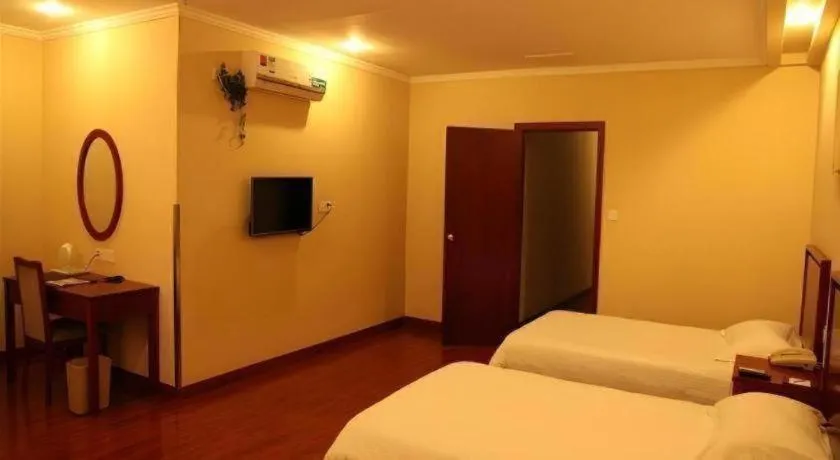 Bed in GreenTree Inn Yixing Zhangzhu Express Hotel