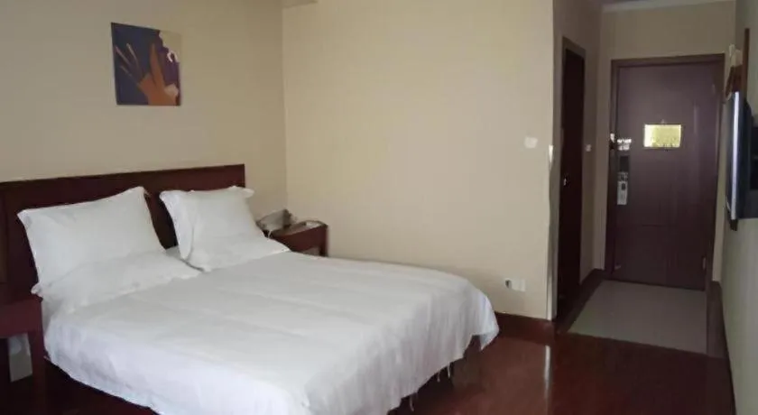 Bed in GreenTree Inn Yixing Zhangzhu Express Hotel