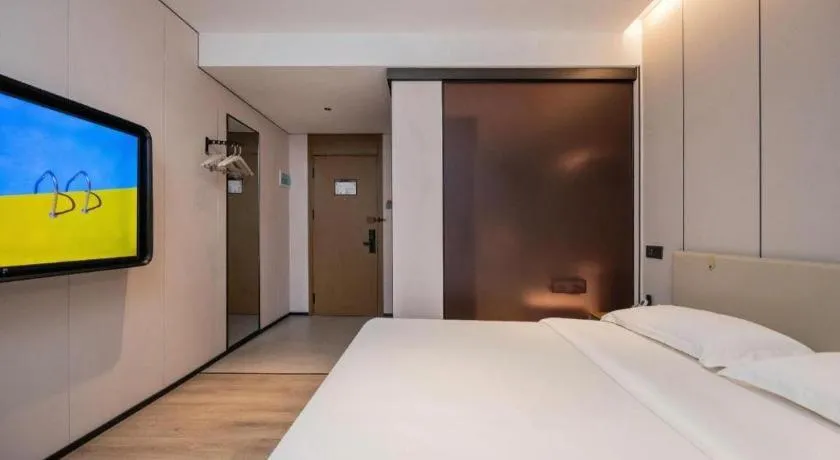 Bed in GreenTree Inn Guangzhou Panyu Bus Station Business Hotel