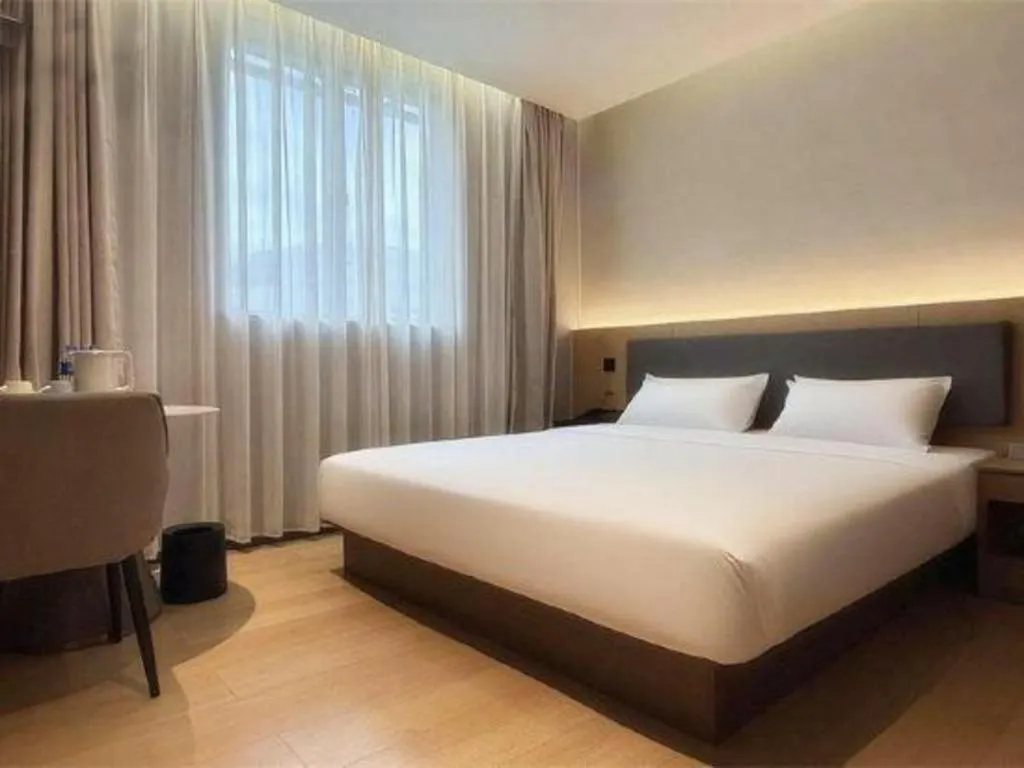 Bed in GreenTree Inn Guangzhou Panyu Bus Station Business Hotel