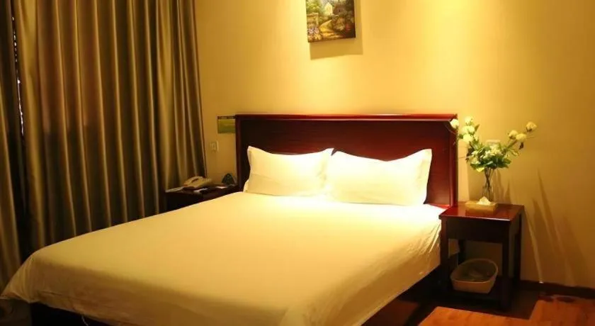 Bed in GreenTree Inn Guangzhou Panyu Bus Station Business Hotel
