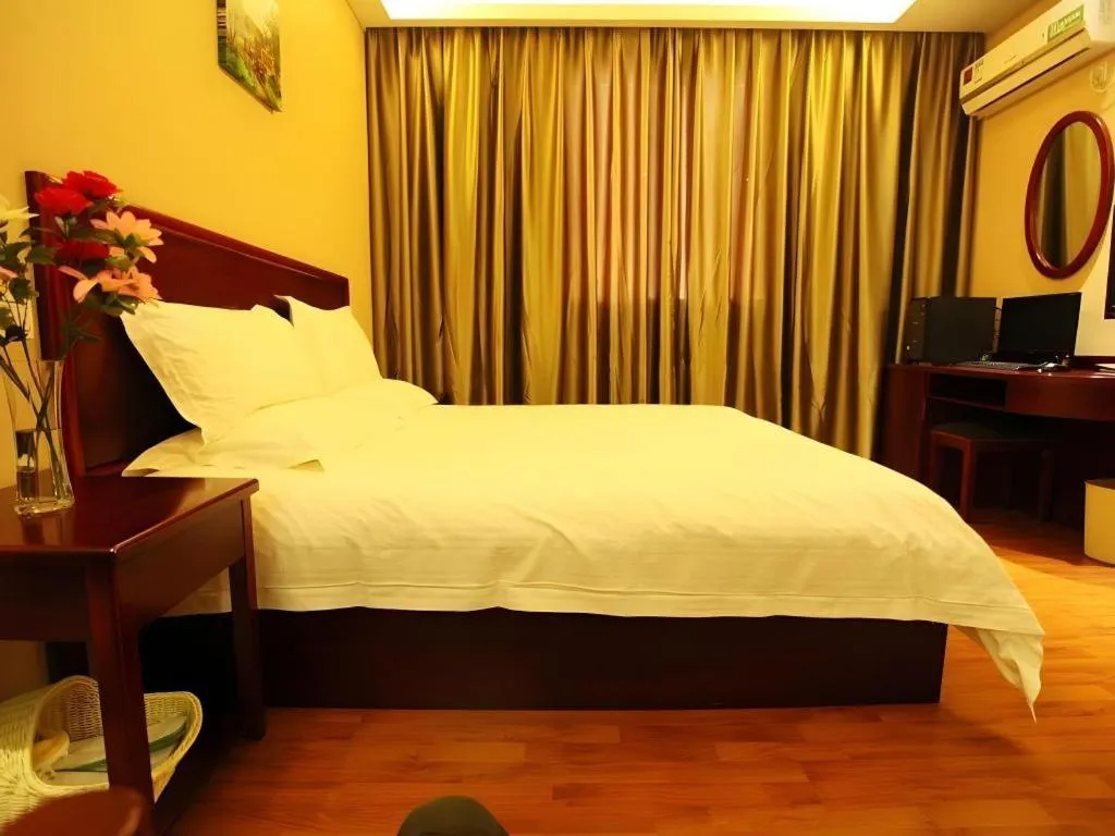 Bed in GreenTree Inn Guangzhou Panyu Bus Station Business Hotel