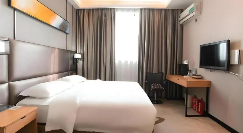 Bed in GreenTree Inn Guangzhou Panyu Bus Station Business Hotel