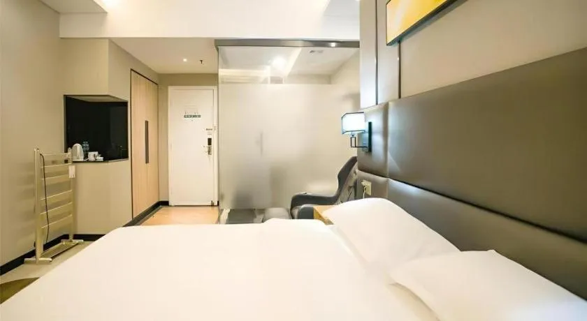 Bed in GreenTree Inn Guangzhou Panyu Bus Station Business Hotel