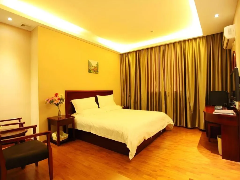 Bed in GreenTree Inn Guangzhou Panyu Bus Station Business Hotel