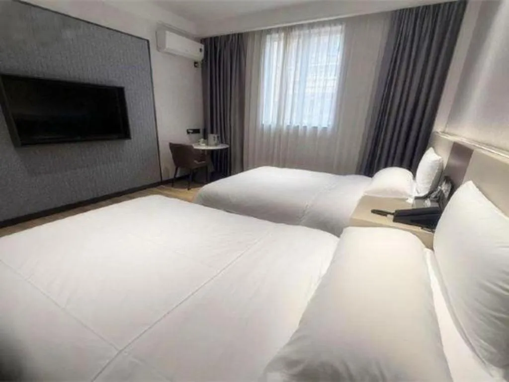 Bed in GreenTree Inn Guangzhou Panyu Bus Station Business Hotel