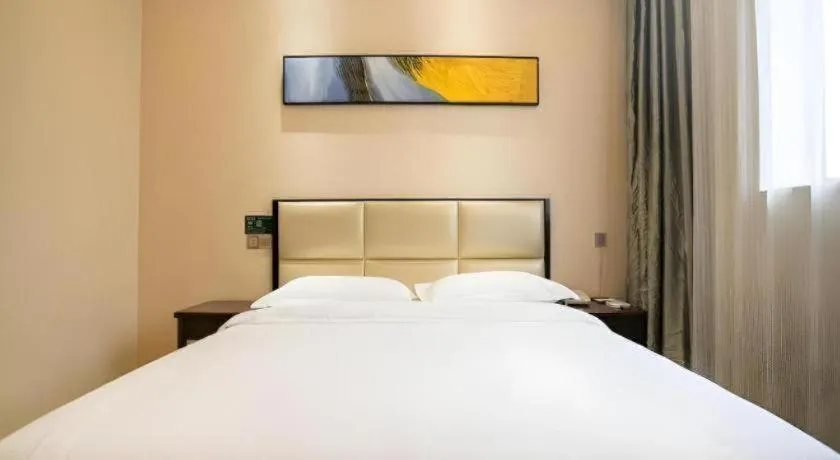 Bed in GreenTree Inn Guangzhou Panyu Bus Station Business Hotel