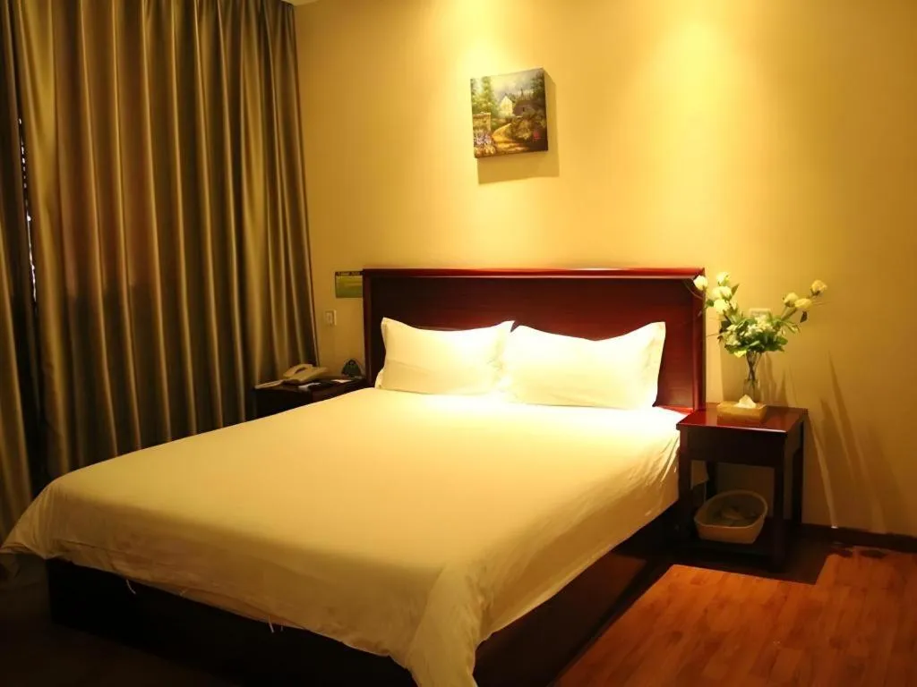 Bed in GreenTree Inn Guangzhou Panyu Bus Station Business Hotel