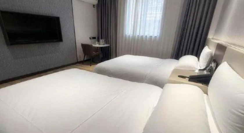 Bed in GreenTree Inn Guangzhou Panyu Bus Station Business Hotel