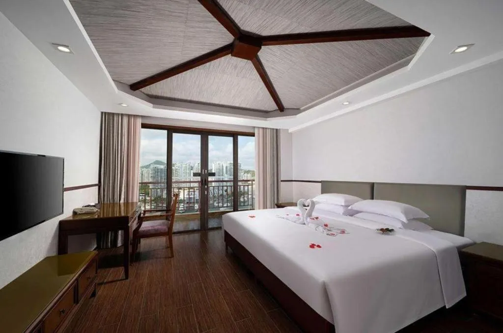 Bed in Grand Metro Park Bay Hotel