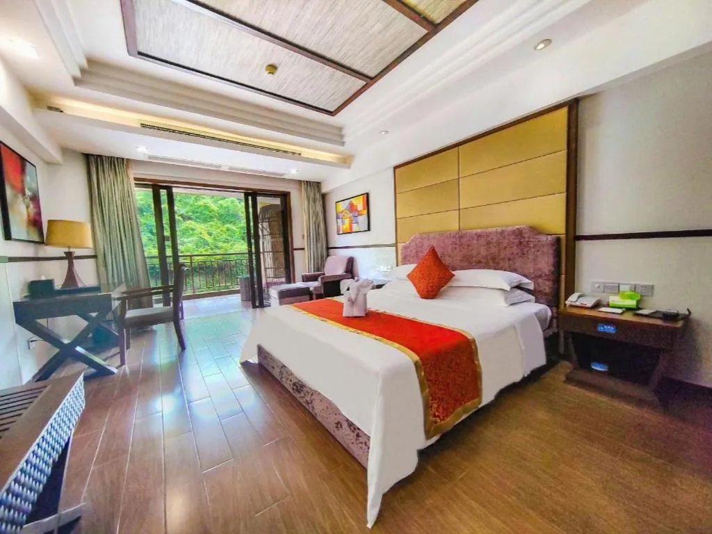 Bed in Grand Metro Park Bay Hotel