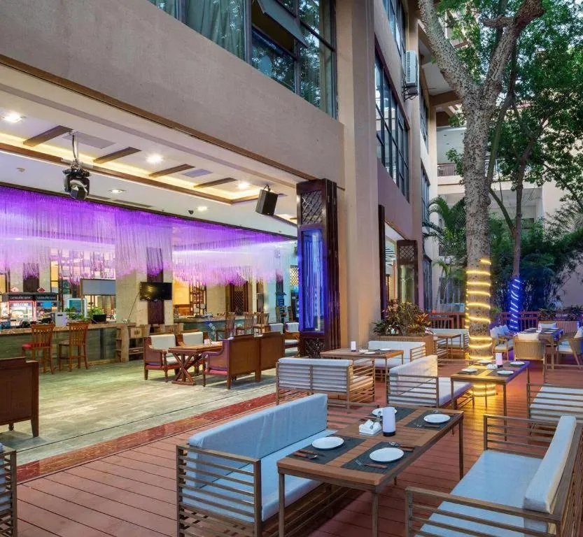 Grand Metro Park Bay Hotel