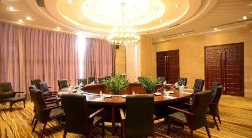 Grand Metro Park Bay Hotel