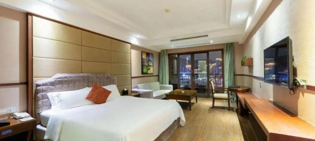 Bed in Grand Metro Park Bay Hotel