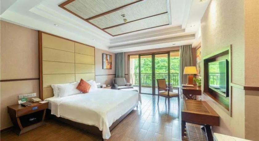 Bed in Grand Metro Park Bay Hotel