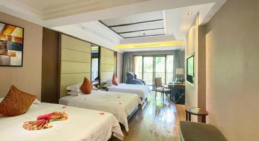 Bed in Grand Metro Park Bay Hotel