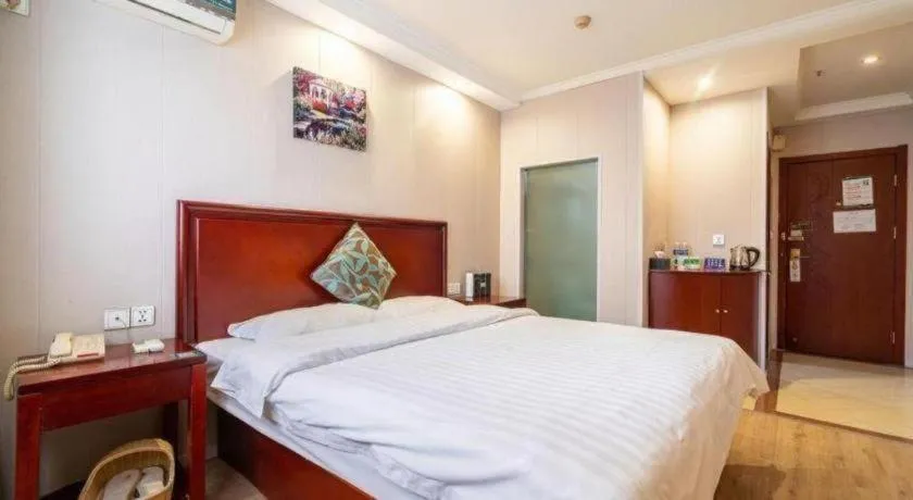 Bed in GreenTree Inn Wuxi Guangrui Road Hotel