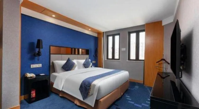 Bed in Grand Skylight Hotel KaiMei