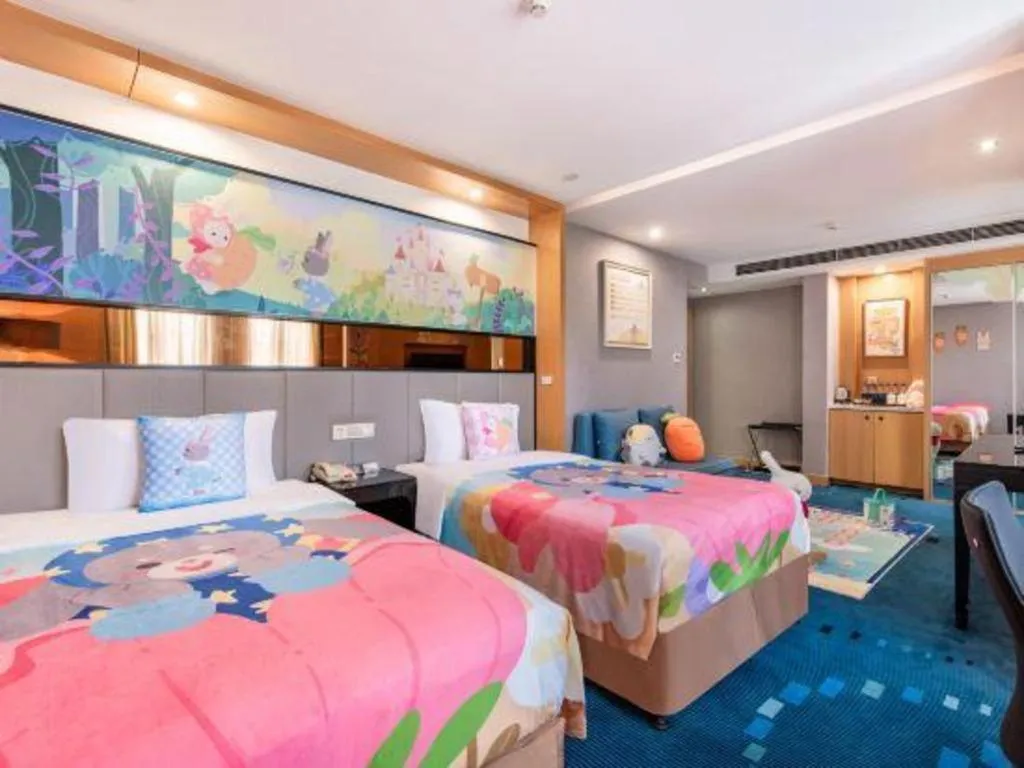 Bed in Grand Skylight Hotel KaiMei