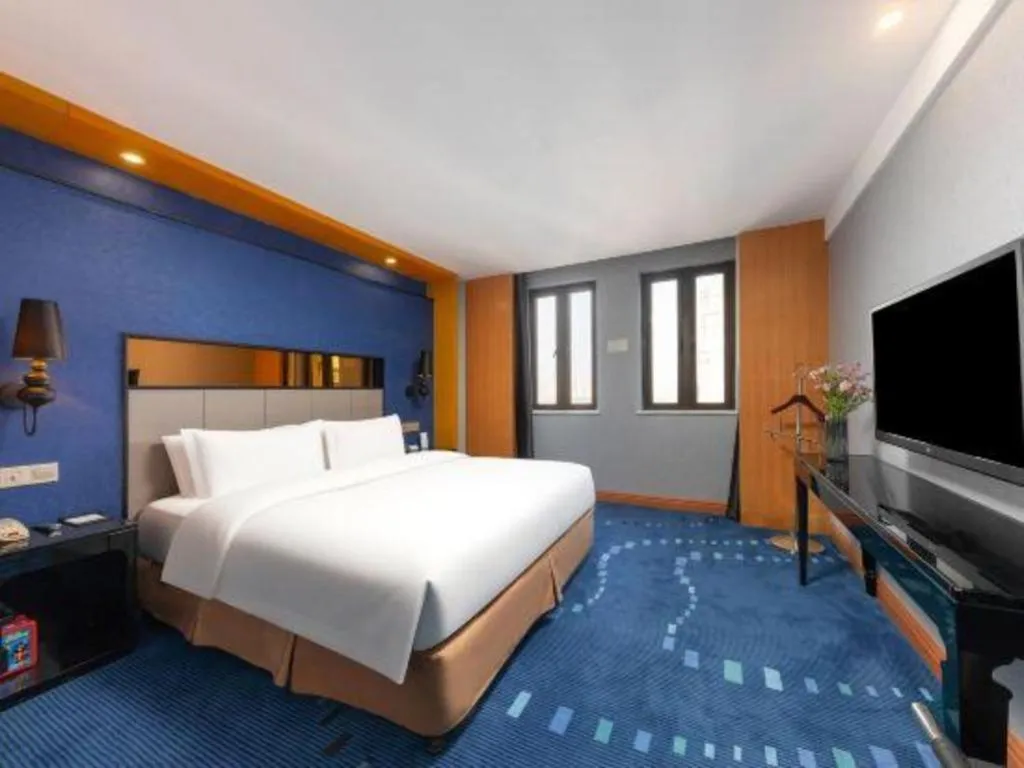 Bed in Grand Skylight Hotel KaiMei