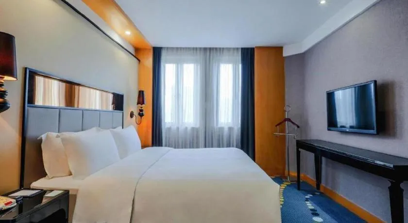 Bed in Grand Skylight Hotel KaiMei