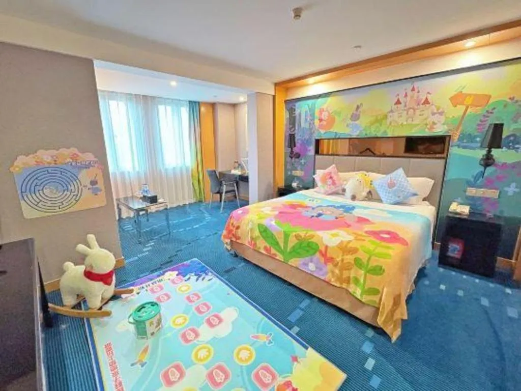 Bed in Grand Skylight Hotel KaiMei