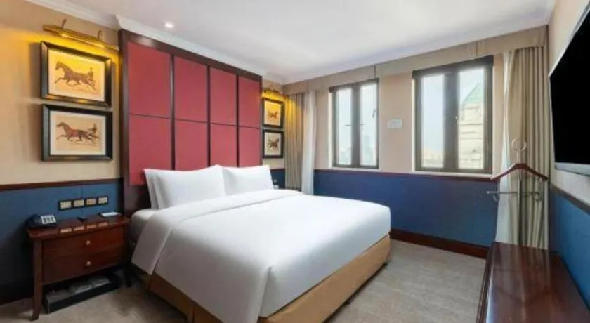 Bed in Grand Skylight Hotel KaiMei