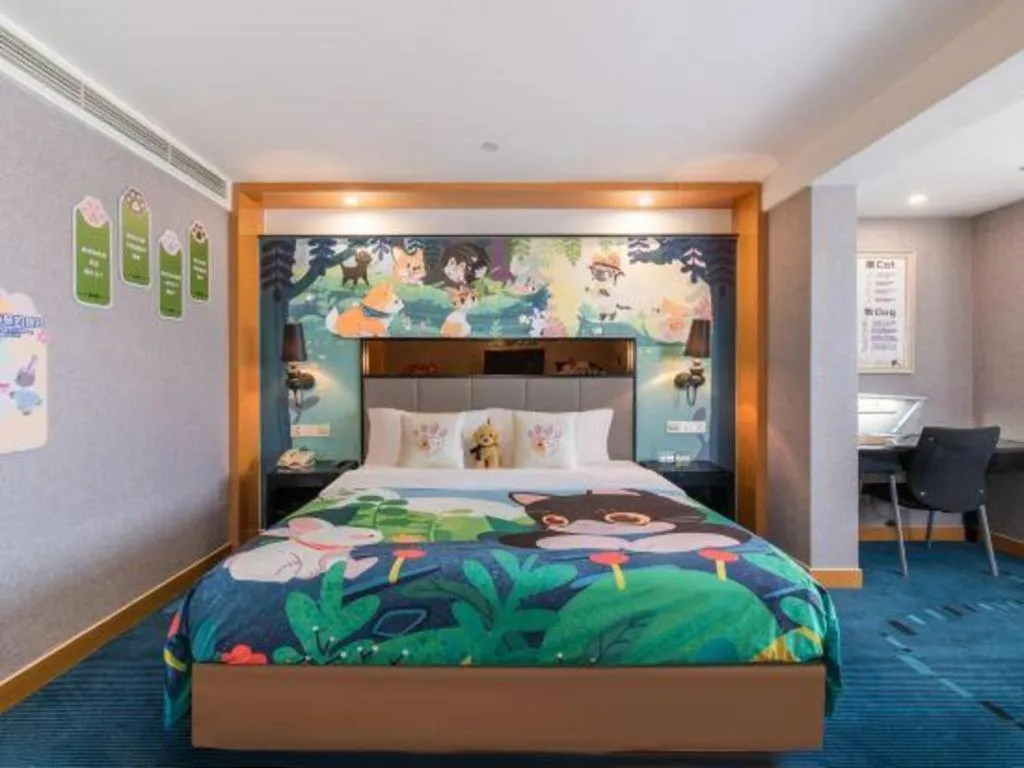 Bed in Grand Skylight Hotel KaiMei