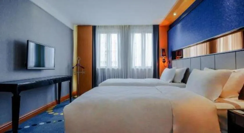 Bed in Grand Skylight Hotel KaiMei