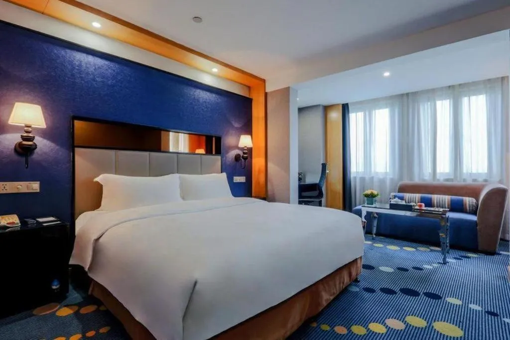 Bed in Grand Skylight Hotel KaiMei