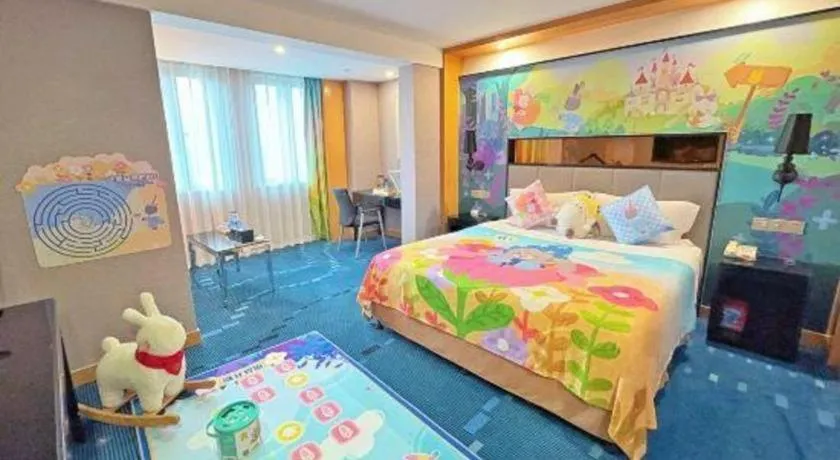 Bed in Grand Skylight Hotel KaiMei