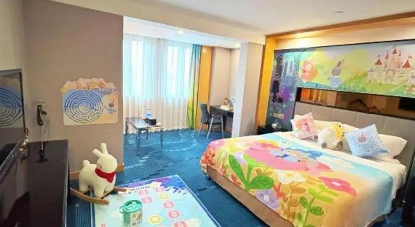 Bed in Grand Skylight Hotel KaiMei