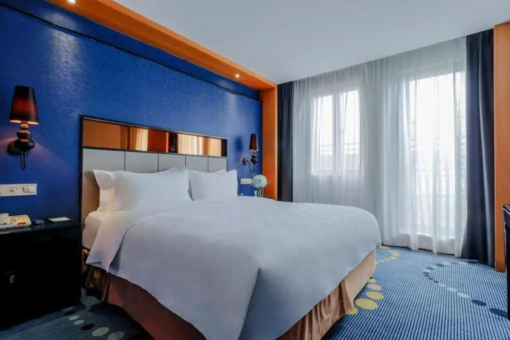 Bed in Grand Skylight Hotel KaiMei