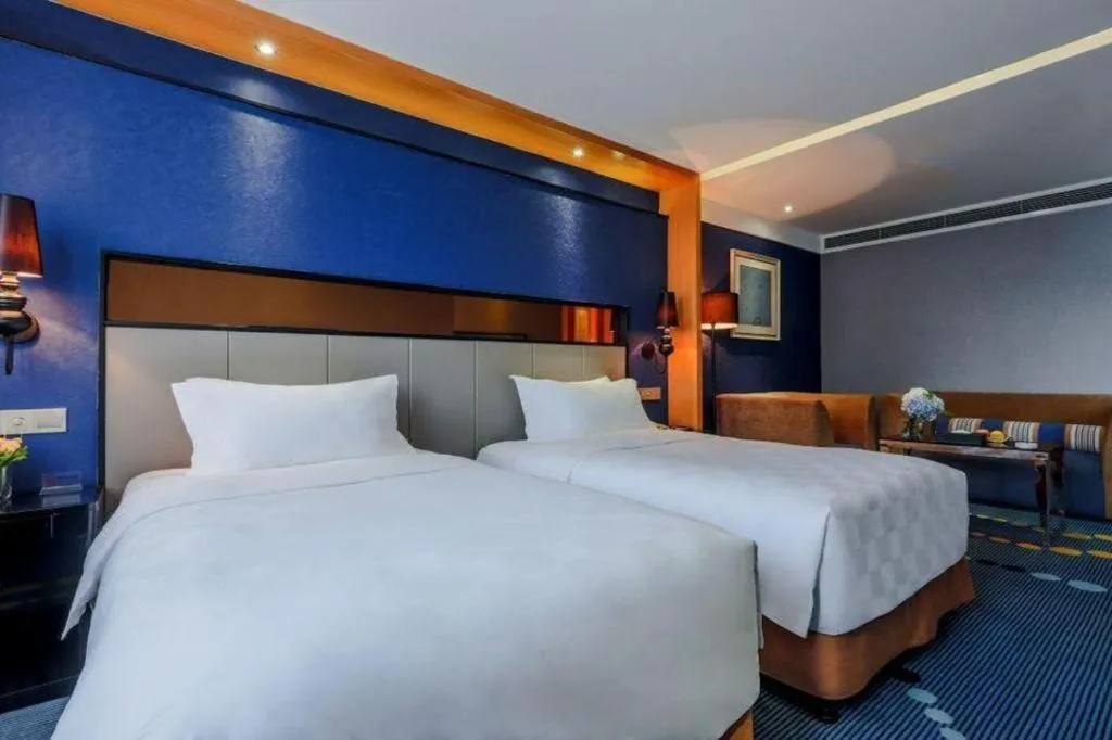 Bed in Grand Skylight Hotel KaiMei