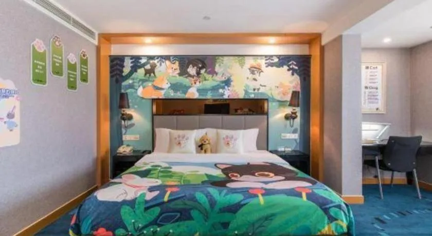 Bed in Grand Skylight Hotel KaiMei