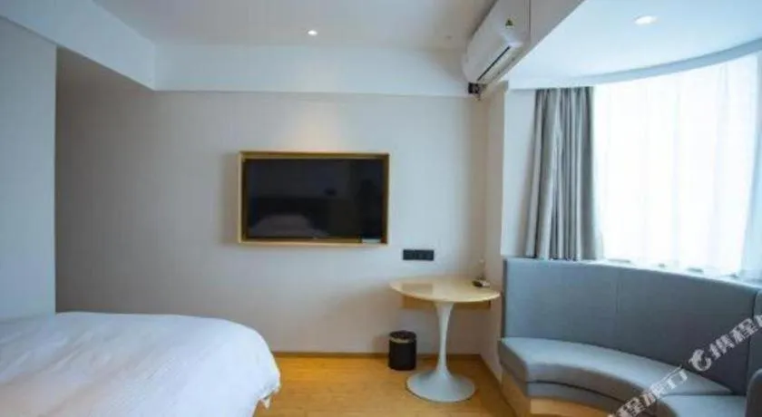 Bed in GreenTree Inn Lianyungang Suning Square Hualian Mantion Hotel