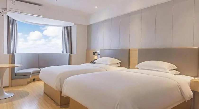 Bed in GreenTree Inn Lianyungang Suning Square Hualian Mantion Hotel