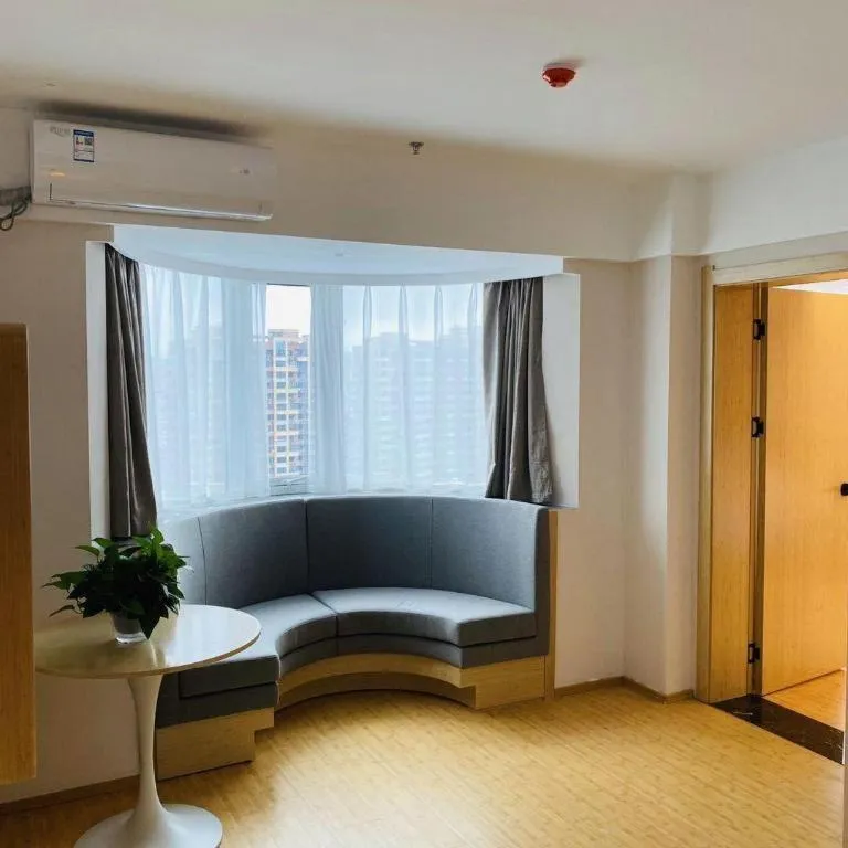 Bed in GreenTree Inn Lianyungang Suning Square Hualian Mantion Hotel