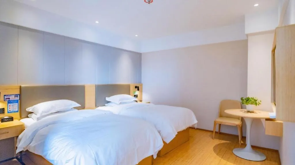 Bed in GreenTree Inn Lianyungang Suning Square Hualian Mantion Hotel