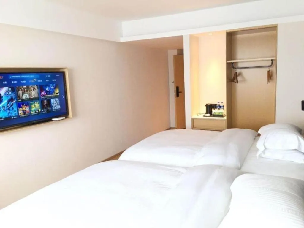 Bed in GreenTree Inn Lianyungang Suning Square Hualian Mantion Hotel
