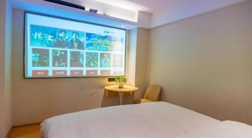 Bed in GreenTree Inn Lianyungang Suning Square Hualian Mantion Hotel