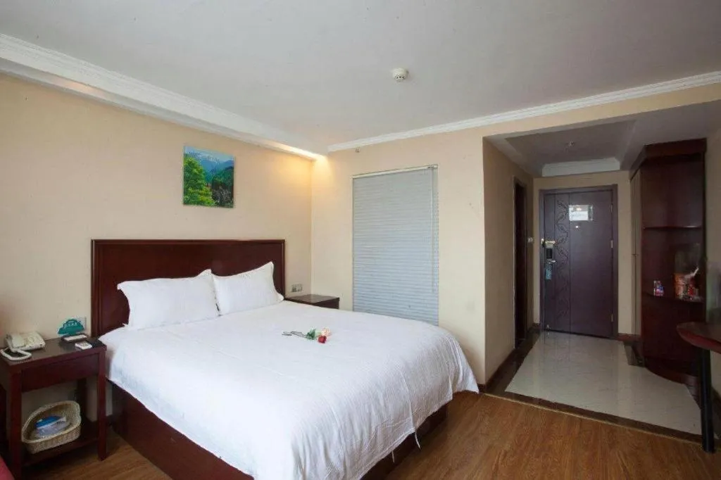 Bed in GreenTree Inn Taizhou Gaogang District Business Hotel