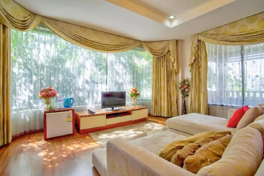 Bed in Thaiasia Goldensea Resort