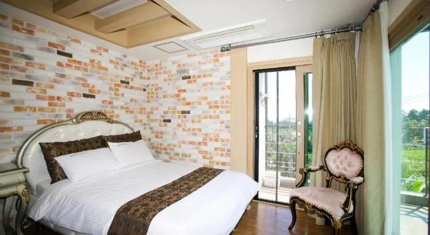 Port Avenue Hotel N Resort