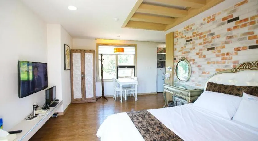 Port Avenue Hotel N Resort