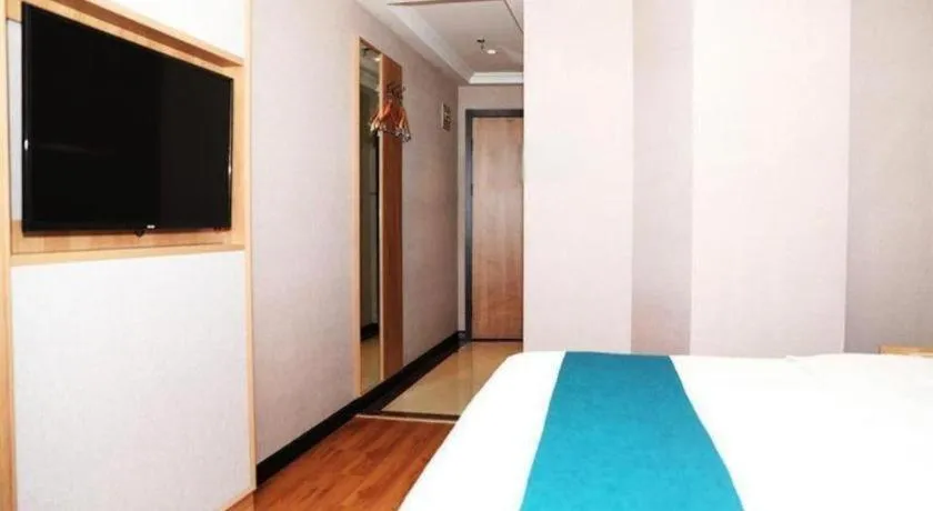 Bed in GreenTree Inn Beijing Shangdi East Anningzhuang Road Shell Hotel