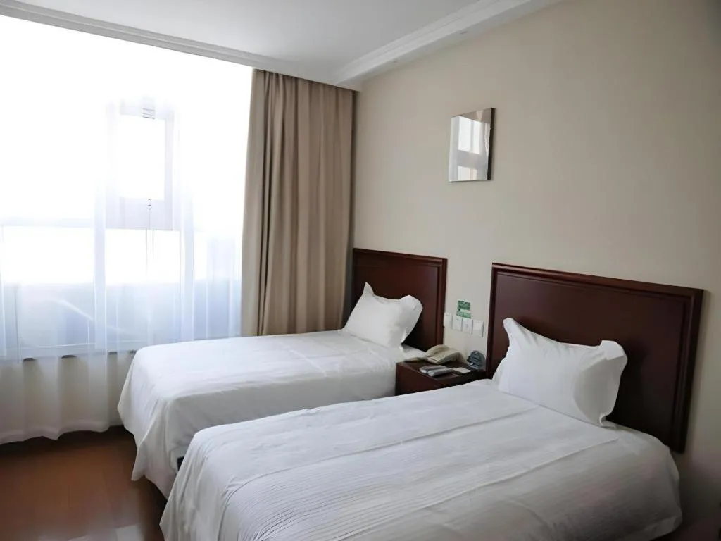 Bed in GreenTree Inn Beijing Shangdi East Anningzhuang Road Shell Hotel