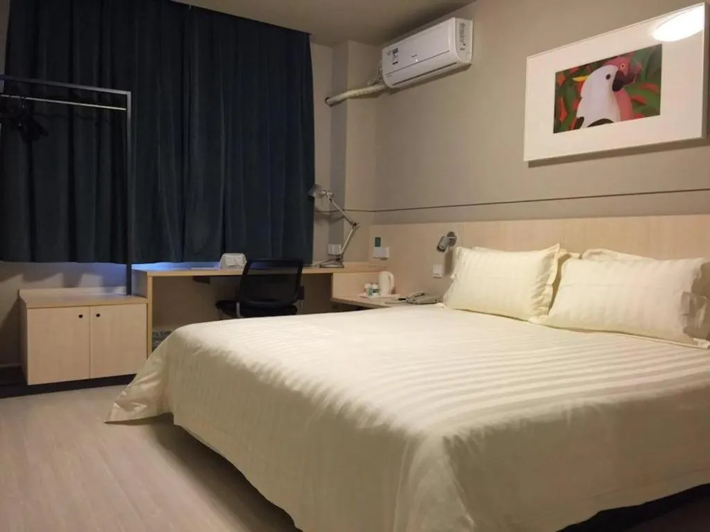 Bed in Jinjiang Inn Beijing Huairou Qingchun Road Wanda Plaza