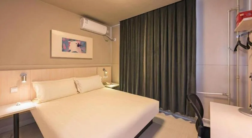 Bed in Jinjiang Inn Beijing Huairou Qingchun Road Wanda Plaza