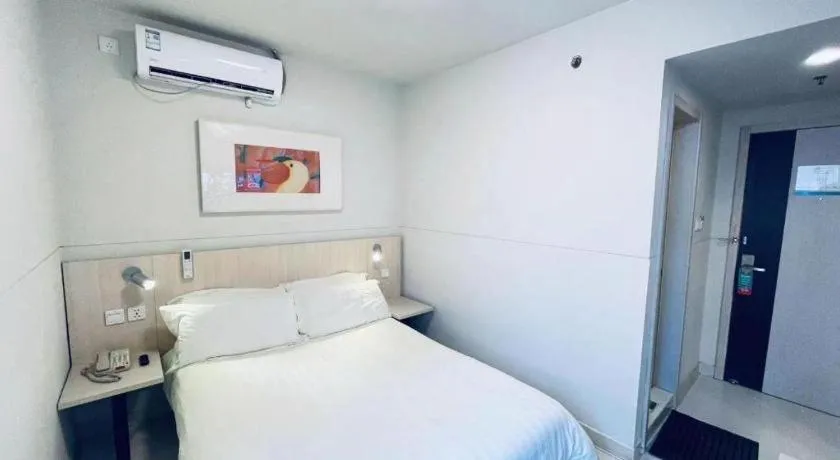 Bed in Jinjiang Inn Beijing Huairou Qingchun Road Wanda Plaza